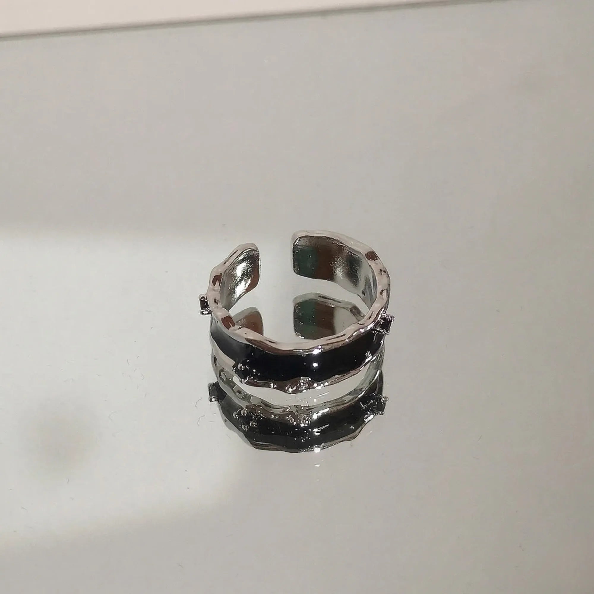 Cold Thorned Heart Cross Ring — Y2K Grunge Open Band