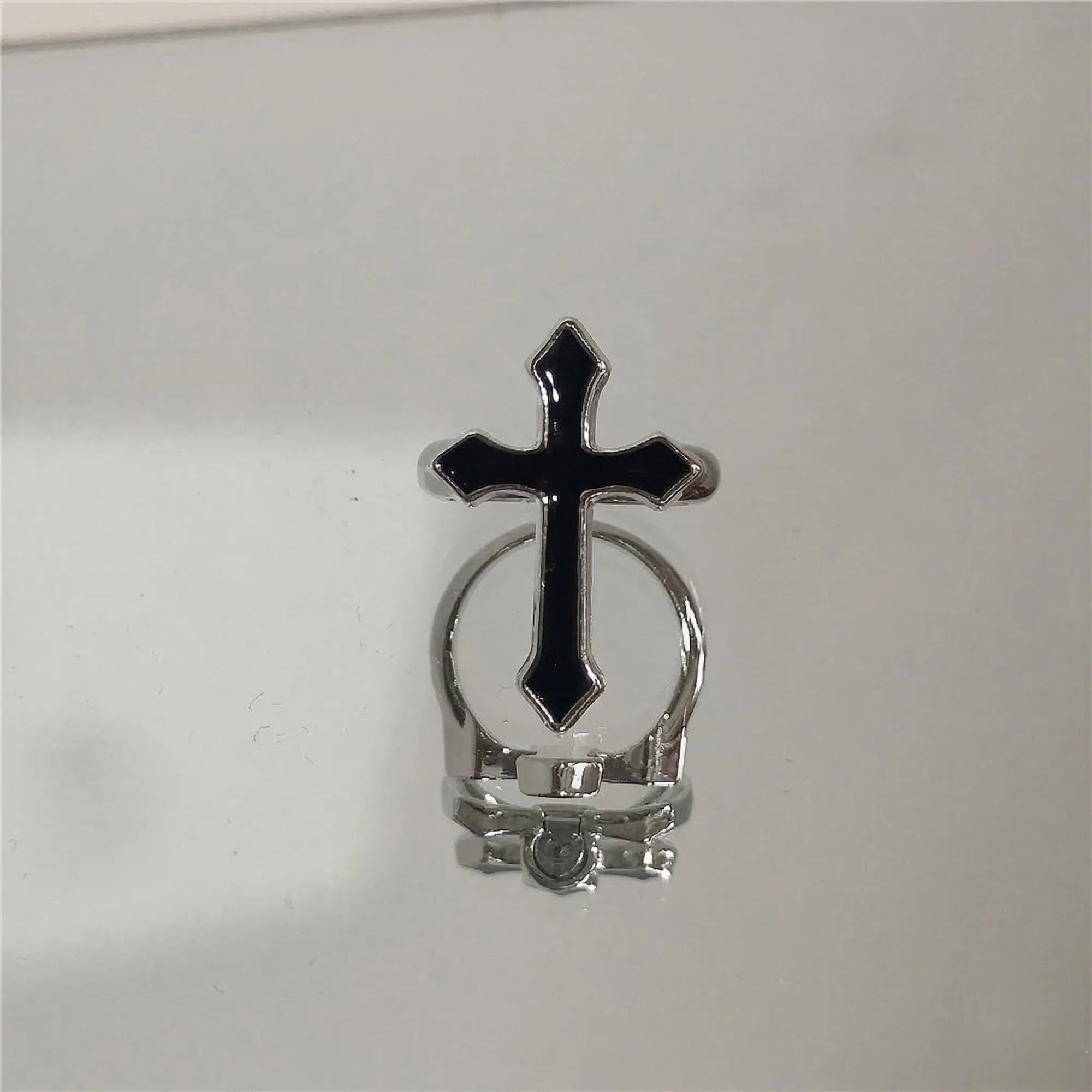Cold Thorned Heart Cross Ring — Y2K Grunge Open Band