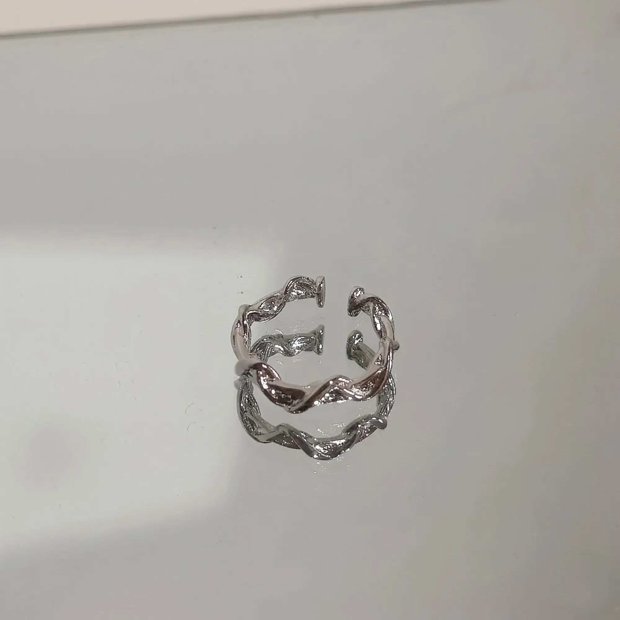 Cold Thorned Heart Cross Ring — Y2K Grunge Open Band