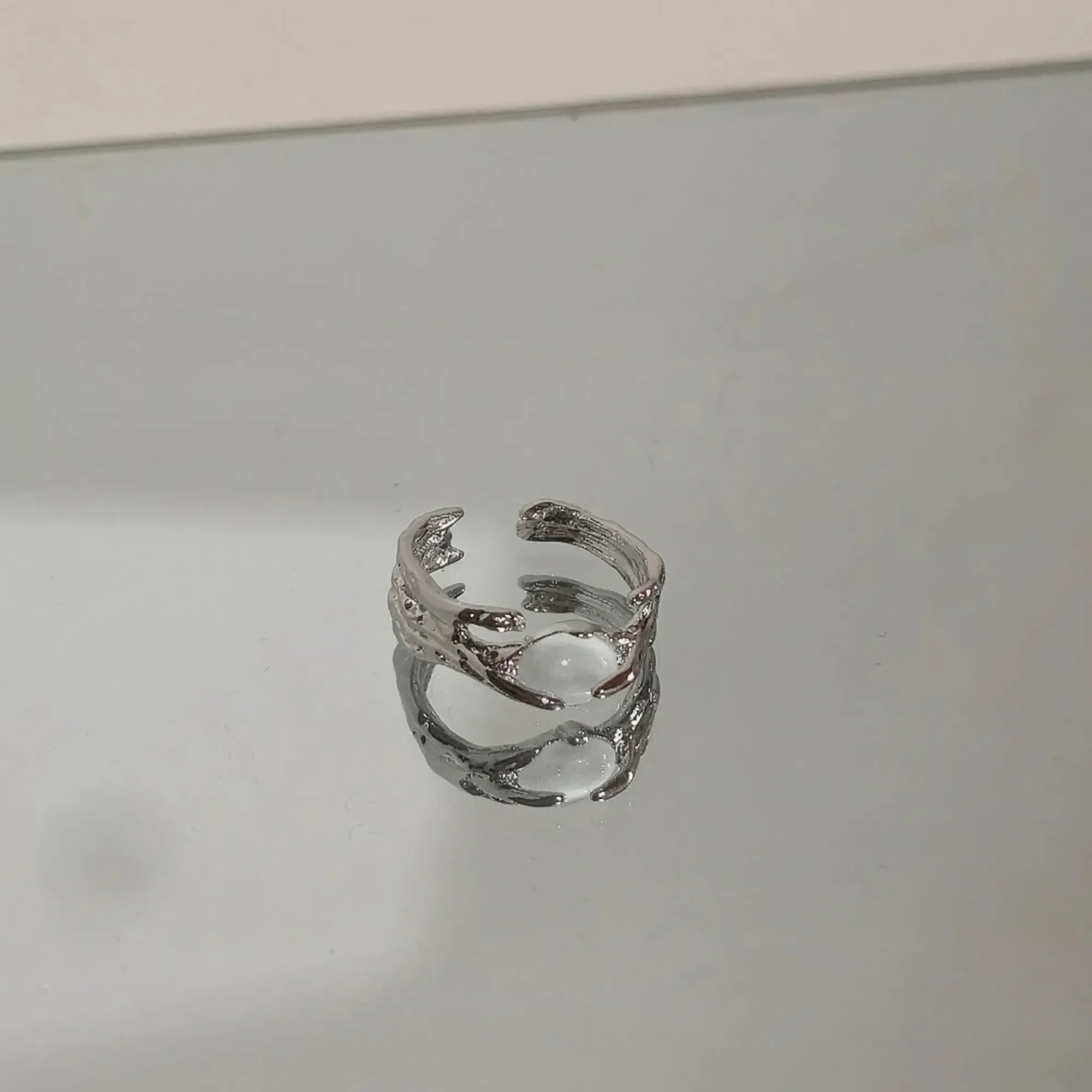 Cold Thorned Heart Cross Ring — Y2K Grunge Open Band