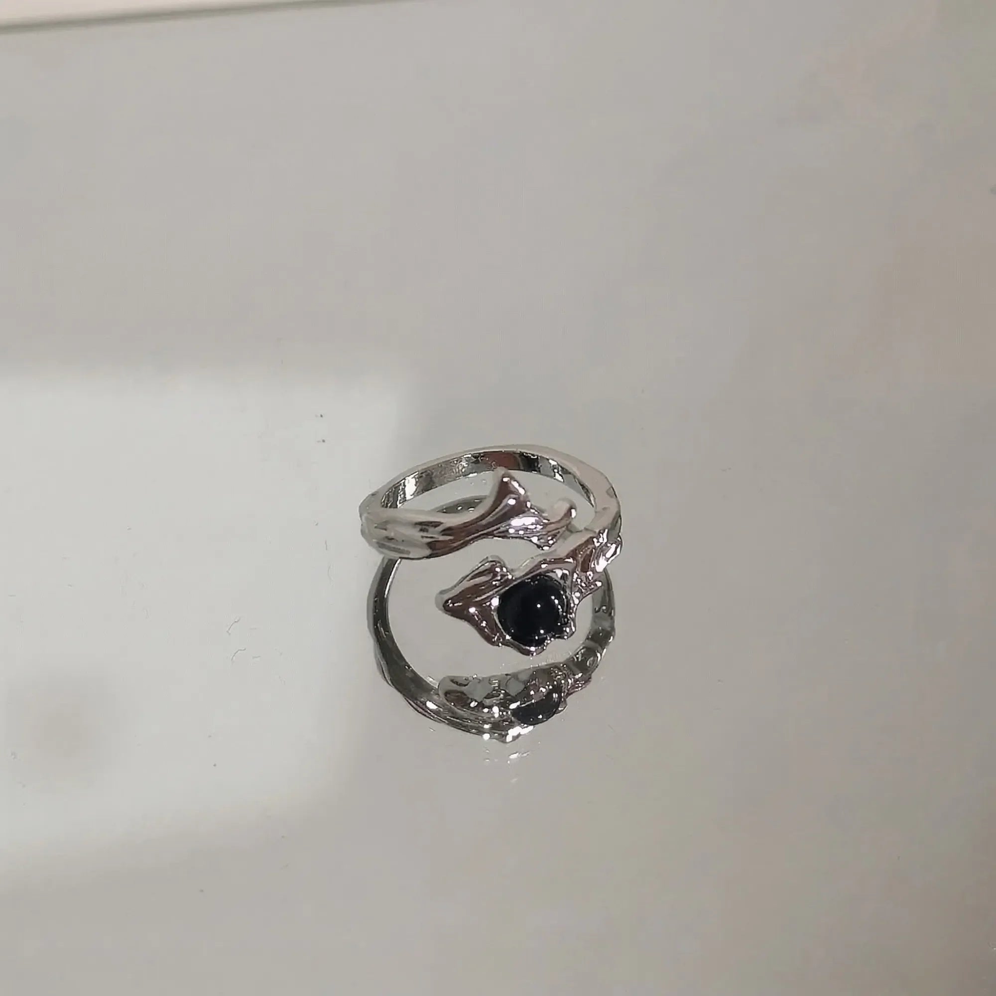 Cold Thorned Heart Cross Ring — Y2K Grunge Open Band